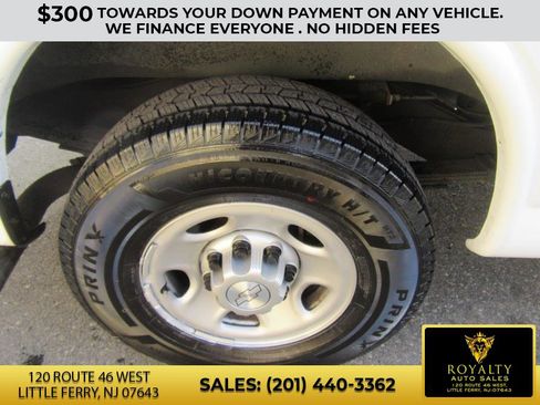 Used 2017 Chevrolet Express 2500 image 15
