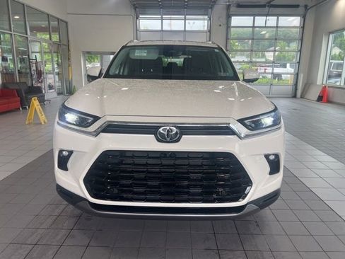 Used 2024 Toyota Grand Highlander AWD image 1