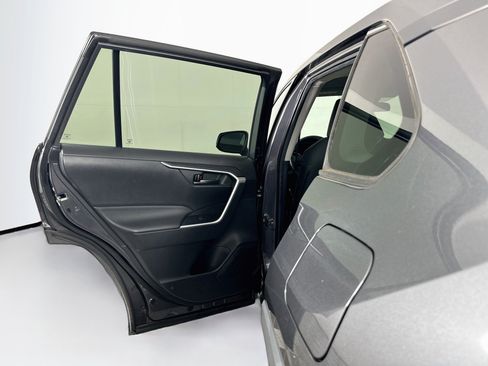 Used 2022 Toyota RAV4 LE w/ Carpet Mat Package (TMS) AWD/4WD image 24