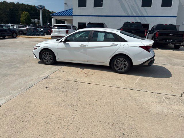 Used 2024 Hyundai Elantra SEL FWD image 18