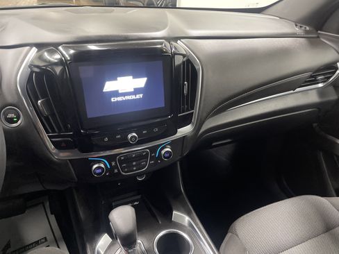 Used 2023 Chevrolet Traverse LT image 29