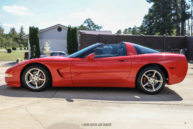 Used 2003 Chevrolet Corvette Coupe w/ Preferred Equipment Group RWD image 2
