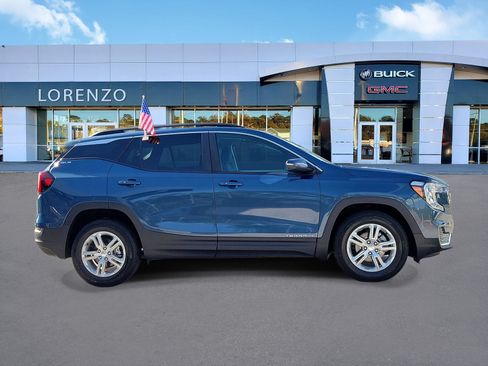 Used 2024 GMC Terrain SLE w/ Driver Convenience Package FWD image 4