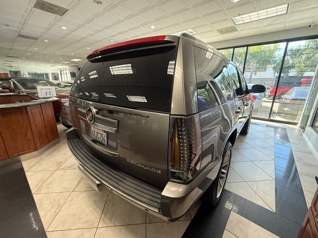 Used 2013 Cadillac Escalade Premium RWD image 22