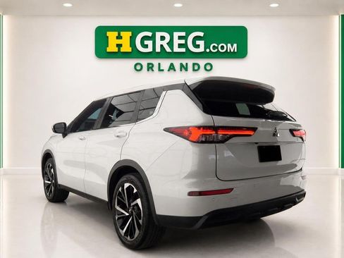 Used 2022 Mitsubishi Outlander ES AWD/4WD image 2