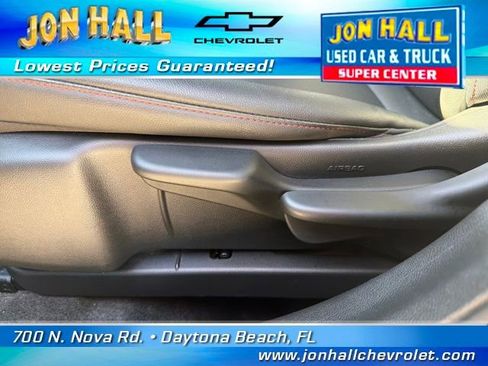 Used 2025 Chevrolet Trax RS w/ Sunroof Package image 16