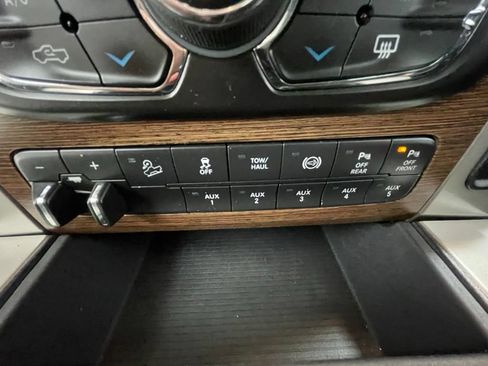 Used 2018 RAM 2500 Laramie w/ Snow Chief Group AWD/4WD image 21