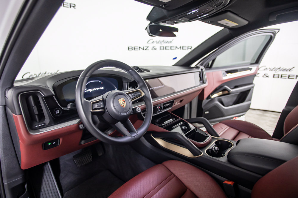 Used 2024 Porsche Cayenne Coupe AWD/4WD image 21