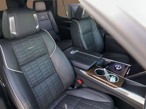 Used 2025 Cadillac Escalade Sport Platinum image 32