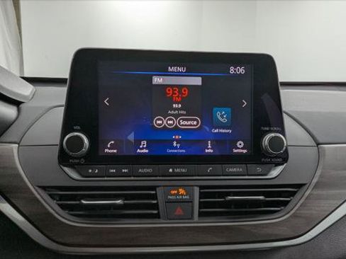 Used 2024 Nissan Altima 2.5 SV FWD image 27