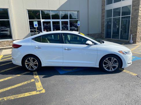 Used 2017 Hyundai Elantra Limited w/ Limited Tech Package 04 FWD image 16