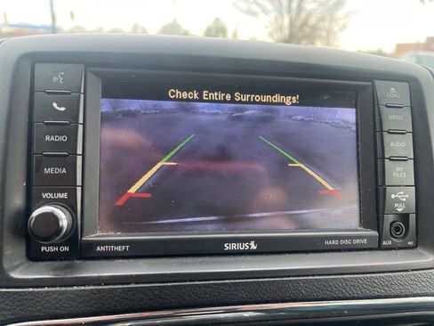 Used 2019 Dodge Grand Caravan SXT image 9