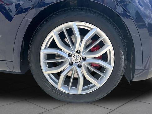 Used 2021 Maserati Levante GranLusso AWD/4WD image 10