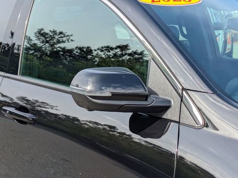 Used 2025 Chevrolet Traverse LT w/ Driver Confidence Package FWD image 11