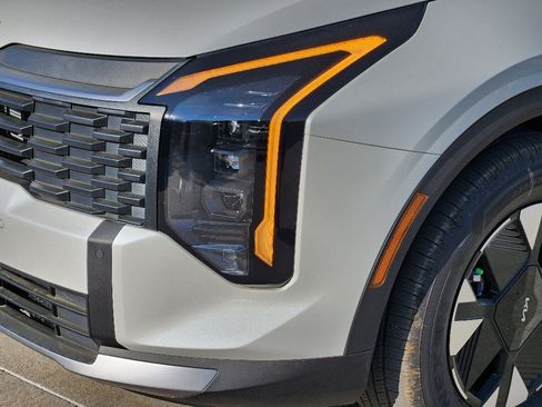 New 2026 Kia Sportage LX image 6