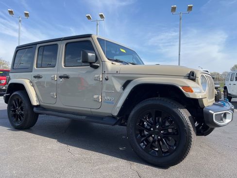 Used 2022 Jeep Wrangler Unlimited Sahara w/ Cold Weather Group AWD/4WD image 47