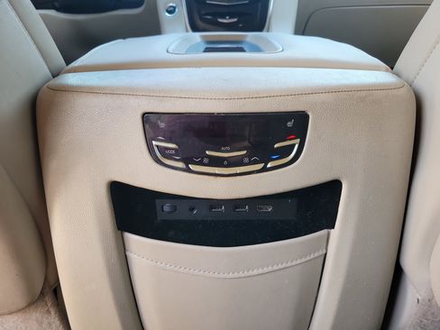 Used 2018 Cadillac Escalade ESV Luxury AWD/4WD image 12