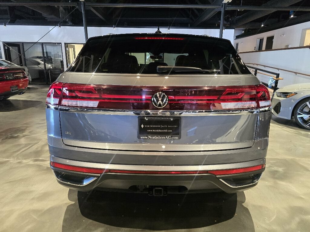 Used 2024 Volkswagen Atlas Cross Sport SE w/ Panoramic Sunroof Package FWD image 6