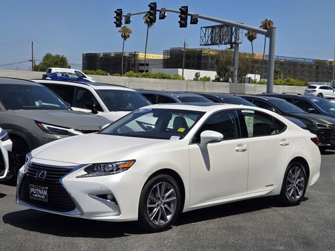 Used 2017 Lexus ES 300h w/ Navigation System Package FWD image 8