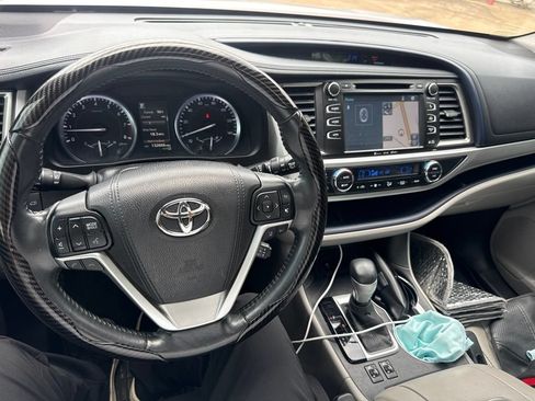 Used 2017 Toyota Highlander XLE FWD image 18