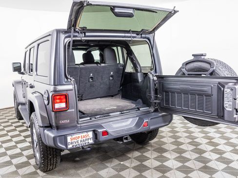 Used 2018 Jeep Wrangler Unlimited Sahara image 34