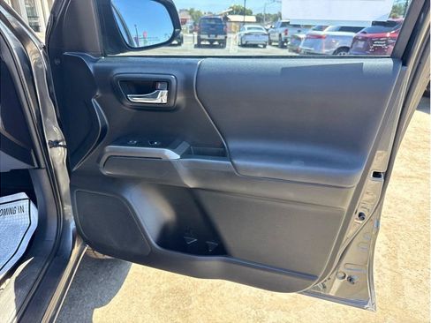 Used 2016 Toyota Tacoma TRD Off-Road w/ Towing Package AWD/4WD image 6