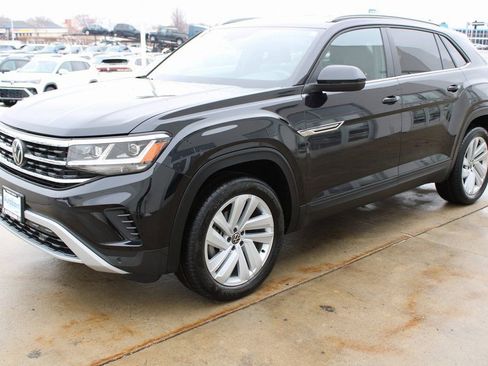 Used 2022 Volkswagen Atlas Cross Sport SE image 3