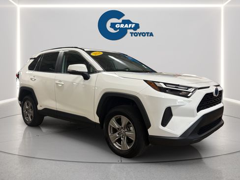 Used 2024 Toyota RAV4 LE AWD/4WD image 4