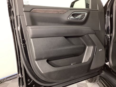 Used 2023 Chevrolet Suburban LT w/ LT Signature Package image 26