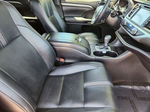 Used 2018 Toyota Highlander SE AWD/4WD image 5