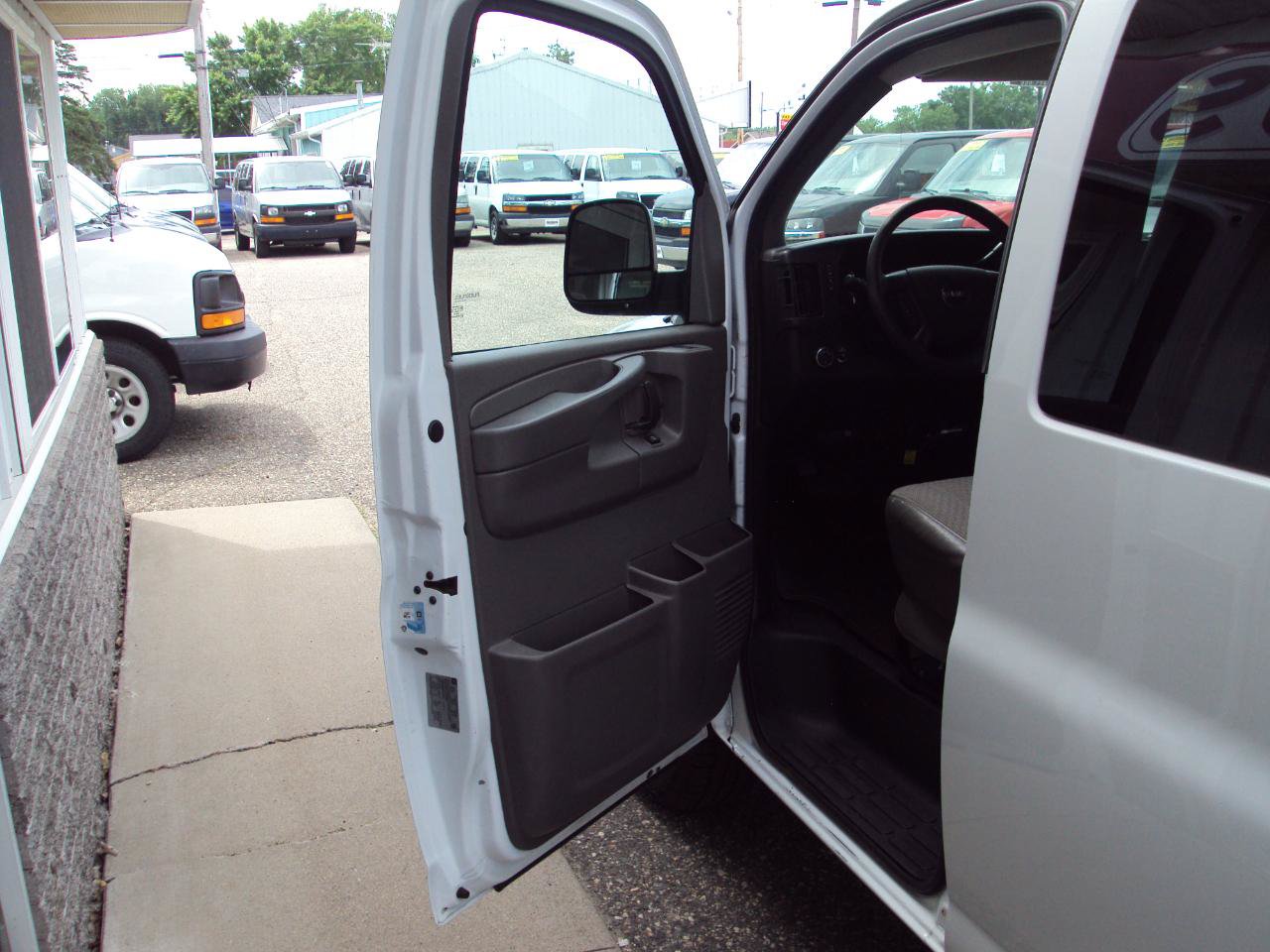 Used 2014 GMC Savana 1500 LT w/ LT Preferred Equipment Group AWD/4WD image 29
