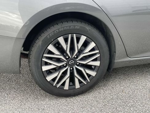 Used 2024 Nissan Altima 2.5 SV image 7