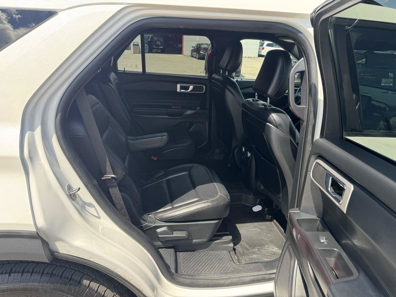 Used 2020 Ford Explorer XLT w/ Equipment Group 202A AWD/4WD image 12