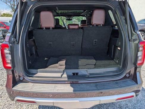 Used 2023 Ford Expedition Limited image 14