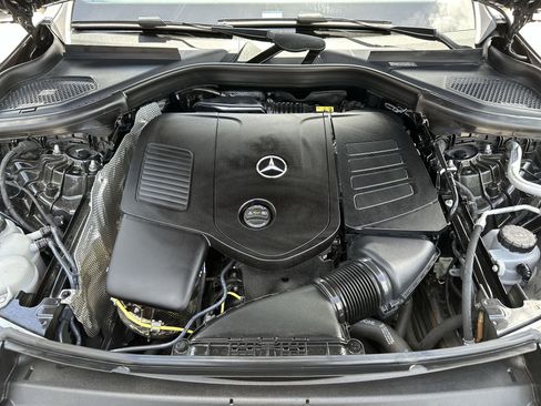 Used 2025 Mercedes-Benz GLC 300 image 17
