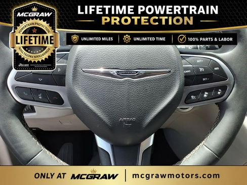 Used 2023 Chrysler Pacifica Touring-L FWD image 21