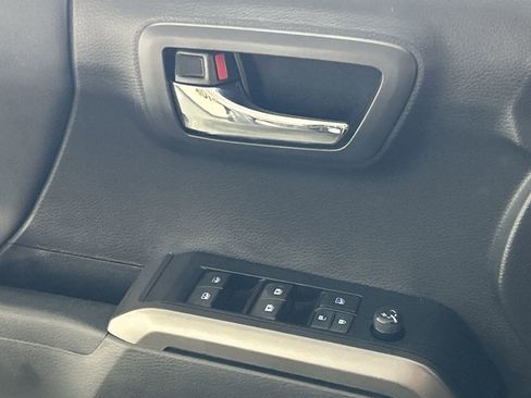 Used 2022 Toyota Tacoma TRD Off-Road RWD image 18