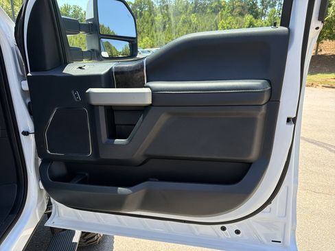 Used 2022 Ford F250 Lariat w/ Lariat Value Package AWD/4WD image 14