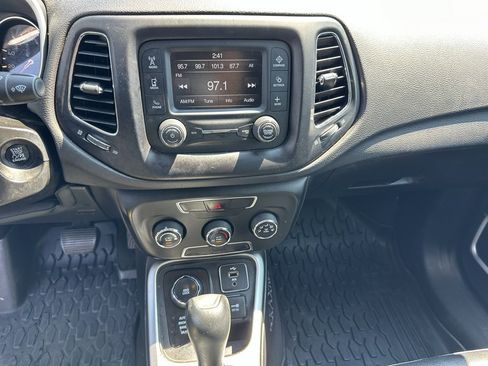 Used 2018 Jeep Compass Latitude image 24