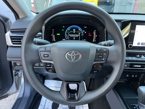 Used 2025 Toyota Camry LE FWD image 12