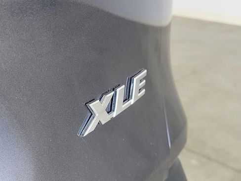 Used 2020 Toyota RAV4 XLE w/ Convenience Package image 8