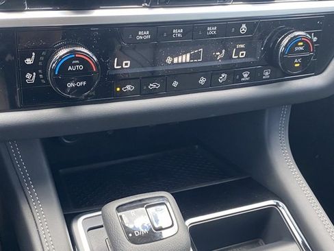 New 2025 Nissan Pathfinder Platinum w/ Black Appearance Package image 23