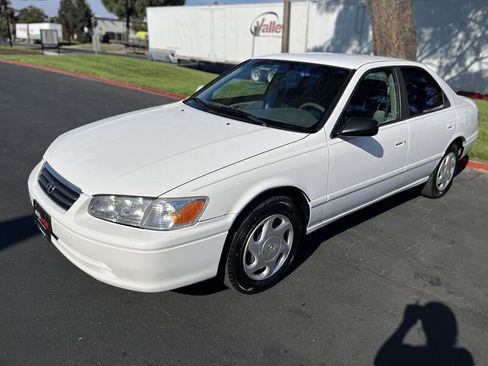 Used 2000 Toyota Camry LE image 6