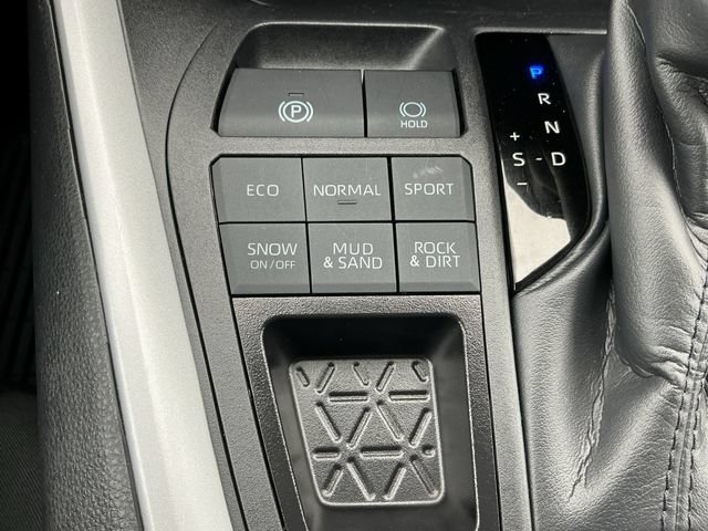 Used 2025 Toyota RAV4 XLE AWD/4WD image 28