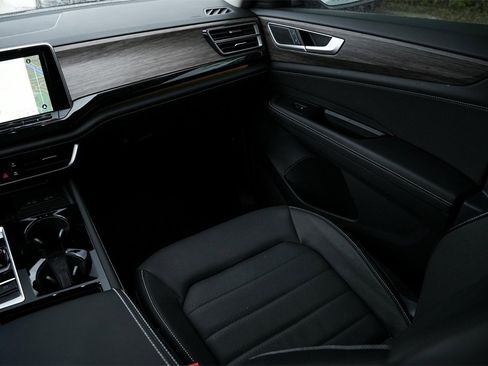 New 2025 Volkswagen Atlas SEL image 24