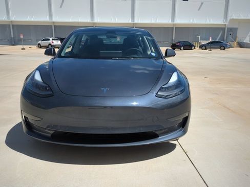 Used 2022 Tesla Model 3 Standard Range RWD image 2