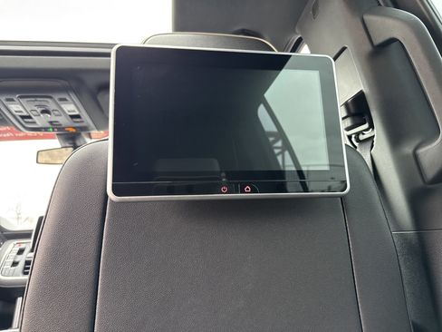 Used 2022 GMC Yukon XL SLT w/ SLT Luxury Package image 30