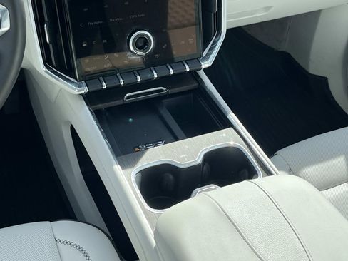 Used 2024 GMC Acadia Denali w/ Super Cruise Package image 15