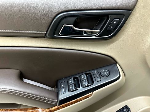 Used 2018 Chevrolet Suburban Premier image 19