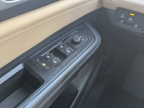 Certified 2026 Volkswagen Atlas Cross Sport SE FWD image 16